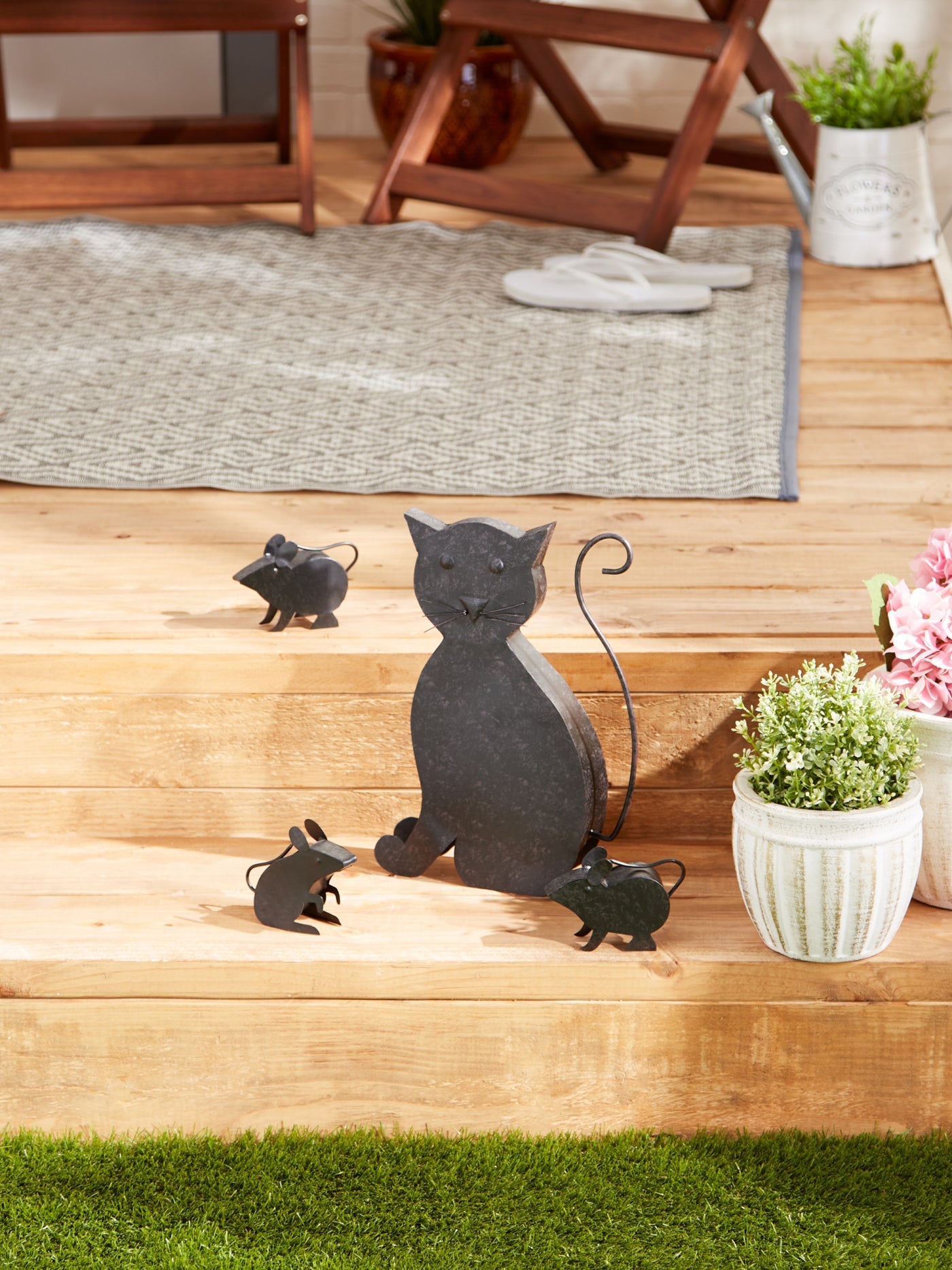 CAT WITH MICE SCULPTURE